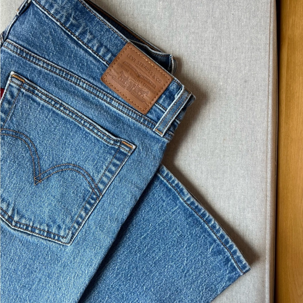 Levi’s Wedgie Straight Fit Jeans, size 31 - Picture 2 of 6